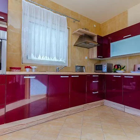 Benzon Daire Kastela